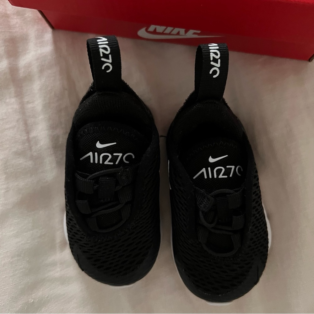 AIR MAX 270
